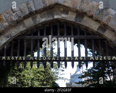 BUDAPEST, HONGRIE - 15 septembre 2019 : Budapest, Hongrie, 15 septembre 2019. - Château de Vajdahunyad, porte d'entrée du musée de l'agriculture hongroise (Mag Banque D'Images