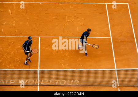 Les lauréats Nicolas Mahut (FRA) et Pierre Hugues Herbert (FRA) en action lors de l'ATP Rolex Masters 1000 Monte Carlo double finale contre Jamie Murray (GBR) Bruno Soares (BRA), à Monaco le 17 avril 2016 - photo Olivier Anrigo / DPPI Banque D'Images