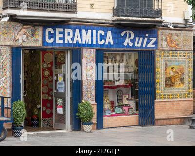 La boutique de céramique et de poterie Ceramica Ruiz à triana Séville Espagne Banque D'Images