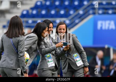 Les arbitres avant la coupe du monde des femmes de la FIFA France 2019, le match de football du Groupe F entre les Etats-Unis et la Thaïlande le 11 juin 2019 au stade Auguste Delaune à Reims, France - photo Melanie Laurent / A2M Sport Consulting / DPPI Banque D'Images