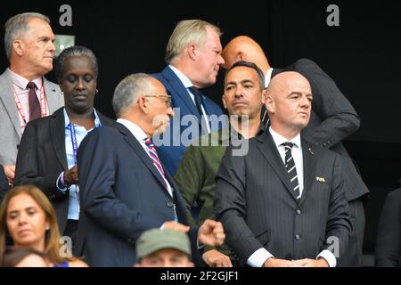 Youri Djorkaeff, ancien joueur français de football, et Gianni Infantino, président de la FIFA, avant la coupe du monde des femmes de la FIFA France 2019, demi-finale du match de football entre l'Angleterre et les Etats-Unis le 2 juillet 2019 au Stade de Lyon à Lyon - photo Antoine Massinon / A2M Sport Consulting / DPPI Banque D'Images