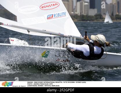 VOILE - 2006 SYDNEY INTERNATIONAL REGATTA - 15 AU 19/12/2006 - SYDNEY (AUS) PHOTO : ANDREA FRANCOLINI / DPPI LASER RADIAL FEMMES - KRYSTAL WEIR (AUS) Banque D'Images