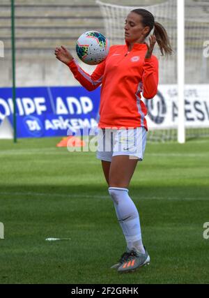 Sandie Toletti de Montpellier Herault Sport Club se réchauffe avant le championnat de France des femmes D1 Arkema match de football entre Paris FC et Montpellier le 26 octobre 2019 au Stade Interpart Robert Bobin à Bondoufle, France - photo Antoine Massinon / A2M Sport Consulting / DPPI Banque D'Images
