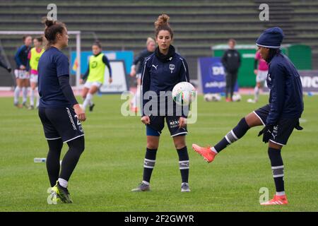 Julie Thibaud de Girondin de Bordeaux, Ghoutia Karsouni de Girondin de Bordeaux et Emelyne Laurent de Girondin de Bordeaux se réchauffent avant le championnat de France féminin, le match de football D1 Arkema entre Paris FC et Girondins de Bordeaux le 23 novembre 2019 au stade Interpart Robert Bobin 1 à Bondoufle, France - photo Antoine Massinon / A2M Sport Consulting / DPPI Banque D'Images