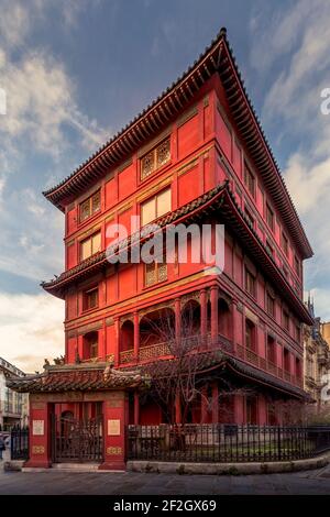 Paris, France - 19 février 2021 : la Pagode de Paris est un bâtiment inhabituel de la Plaine Monceau, commandé en 1926 par Ching Tsai Loo pour être un cultur Banque D'Images