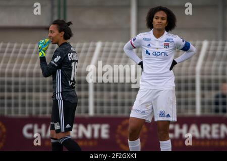Sarah Bouhadi de l'Olympique Lyonnais et Wendie Renard de l'Olympique Lyonnais lors du championnat féminin de France, match de football D1 Arkema entre ASJ Soyaux et Olympique Lyonnais le 24 novembre 2019 au stade Lebon à Angoulême, France - photo Melanie Laurent / A2M Sport Consulting / DPPI Banque D'Images
