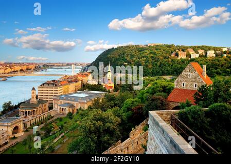 Vue sur la colline Gellert et Elizabeth bridge à Budapest Banque D'Images