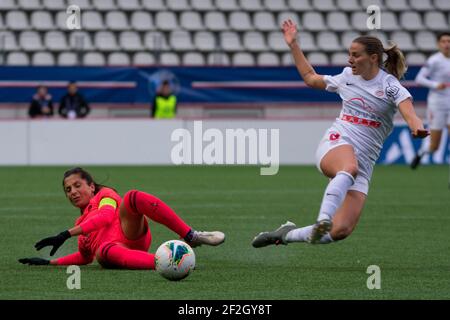 Nadia Nadim de Paris Saint Germain et Sandie Toletti de Montpellier Herault Sport Club lutte pour le ballon lors du championnat de France des femmes D1 Arkema football match entre Paris Saint-Germain et Montpellier HSC le 7 décembre 2019 au stade Jean Bouin à Paris, France - photo Antoine Massinon / A2M Sport Consulting / DPPI Banque D'Images