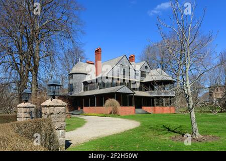 Issac Bell House est un manoir de l'âge de or avec le style de Shingle dans le quartier historique de Bellevue Avenue à Newport, Rhode Island RI, Etats-Unis. Banque D'Images