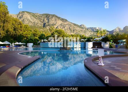 Piscine extérieure avec de l'eau, Kemer, Turquie Banque D'Images