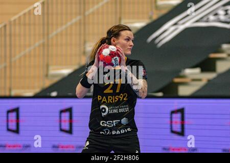 Nadia Offendal de Paris 92 contrôle le ballon lors du match de handball de la Ligue européenne des femmes de l'EHF entre Paris 92 et Herning-Ikast Handbold le 16 janvier 2021 au Palais des Sports à Issy-les-Moulineaux, France - photo Antoine Massinon / A2M Sport Consulting / DPPI Banque D'Images