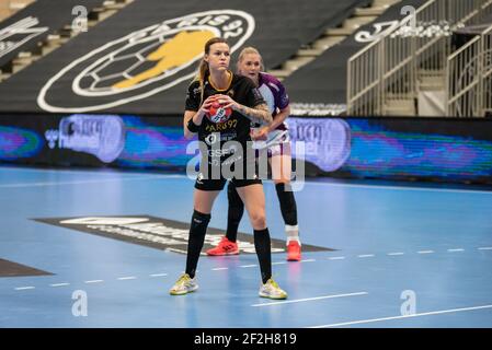 Nadia Offendal de Paris 92 contrôle le ballon lors du match de handball de la Ligue européenne des femmes de l'EHF entre Paris 92 et Herning-Ikast Handbold le 16 janvier 2021 au Palais des Sports à Issy-les-Moulineaux, France - photo Antoine Massinon / A2M Sport Consulting / DPPI Banque D'Images