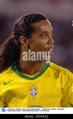 FOOTBALL - MONDIAL 2006 - PARTIE QUALIFIANTE - - ARGENTINE V BRÉSIL - 08/06/2005 - RONALDINHO (BRA) - PHOTO BERTRAND MAHE / FLASH Banque D'Images