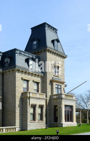 Chateau-sur-Mer est une maison historique de style château dans le quartier historique de Newport, Rhode Island RI, Etats-Unis. Cette maison, construite en 1852, était h Banque D'Images