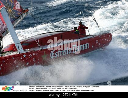 VOILE - BARCELONA WORLD RACE 2007/2008 - PREPARATION - BARCELONE (ESP) - 14/09/2007 PHOTO : JORGE ANDREU / ESTRELLA DAMM ÉQUIPE DE VOILE / DPPI ESTRELLA DAMM / SKIPPER : GUILLERMO ALTADILL (ESP) AVEC JONATHAN MCKEE (ETATS-UNIS) Banque D'Images