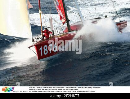 VOILE - BARCELONA WORLD RACE 2007/2008 - PREPARATION - BARCELONE (ESP) - 14/09/2007 PHOTO : JORGE ANDREU / ESTRELLA DAMM ÉQUIPE DE VOILE / DPPI ESTRELLA DAMM / SKIPPER : GUILLERMO ALTADILL (ESP) AVEC JONATHAN MCKEE (ETATS-UNIS) Banque D'Images