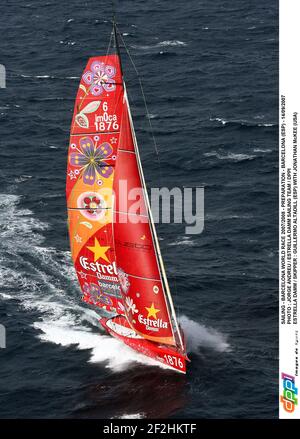 VOILE - BARCELONA WORLD RACE 2007/2008 - PREPARATION - BARCELONE (ESP) - 14/09/2007 PHOTO : JORGE ANDREU / ESTRELLA DAMM ÉQUIPE DE VOILE / DPPI ESTRELLA DAMM / SKIPPER : GUILLERMO ALTADILL (ESP) AVEC JONATHAN MCKEE (ETATS-UNIS) Banque D'Images