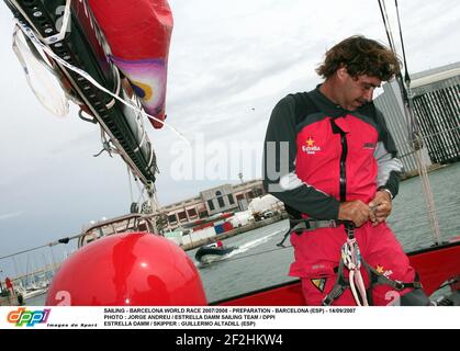 VOILE - BARCELONA WORLD RACE 2007/2008 - PREPARATION - BARCELONE (ESP) - 14/09/2007 PHOTO : JORGE ANDREU / ESTRELLA DAMM ÉQUIPE DE VOILE / DPPI ESTRELLA DAMM / SKIPPER : GUILLERMO ALTADILL (ESP) Banque D'Images