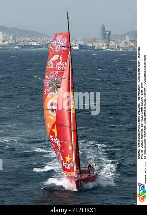 VOILE - BARCELONA WORLD RACE 2007/2008 - PREPARATION - BARCELONE (ESP) - 14/09/2007 PHOTO : JORGE ANDREU / ESTRELLA DAMM ÉQUIPE DE VOILE / DPPI ESTRELLA DAMM / SKIPPER : GUILLERMO ALTADILL (ESP) AVEC JONATHAN MCKEE (ETATS-UNIS) Banque D'Images