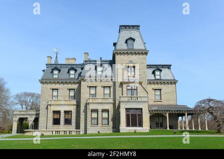 Chateau-sur-Mer est une maison historique de style château dans le quartier historique de Newport, Rhode Island RI, Etats-Unis. Cette maison, construite en 1852, était h Banque D'Images