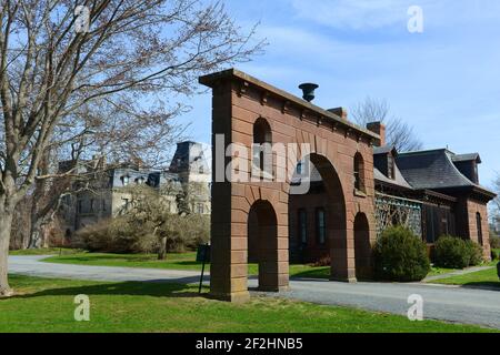 Chateau-sur-Mer est une maison historique de style château dans le quartier historique de Newport, Rhode Island RI, Etats-Unis. Cette maison, construite en 1852, était h Banque D'Images