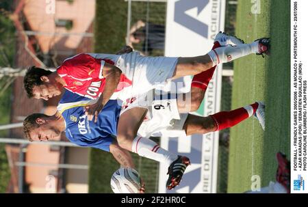 FOOTBALL - JEUX AMICAUX 2005/2006 - COMME MONACO / PORTSMOUTH FC - 23/07/2005 - AZAR KARADAS (POR) / SÉBASTIEN SQUILLACI (MON) - PHOTO CAROLINE BLUMBERG / FLASH APPUYER Banque D'Images