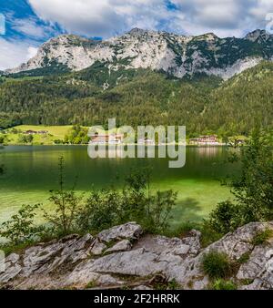 Panorama vertical, Hintersee, Ramsau, à l'arrière Reiteralpe, Berchtesgaden, Alpes de Berchtesgaden, Parc national de Berchtesgaden, Berchtesgadener Land, Haute-Bavière, Bavière, Allemagne, Europe Banque D'Images