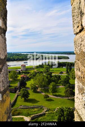 Vue panoramique sur le confluent du Danube et de la Sava depuis la forteresse de Belgrade dans le parc Kalemegdan. Belgrade, Serbie. Banque D'Images