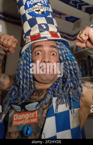 JOHN WESTWOOD PORTSMOUTH, SUPER FAN DE POMPEY. F.C. PIC MIKE WALKER, 2008 Banque D'Images