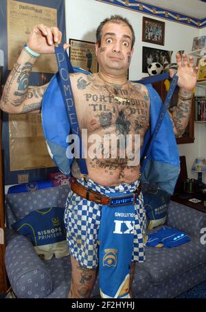 JOHN WESTWOOD PORTSMOUTH, SUPER FAN DE POMPEY. F.C. PIC MIKE WALKER, 2008 Banque D'Images