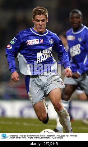 FOOTBALL - CHAMPIONNAT DE FRANCE 2003/04 - 14/02/2004 - TOULOUSE FC V PARIS SG - JULIEN CARDY (TOU) - PHOTO MANUEL BLONDAU / TOUCHE FLASH Banque D'Images