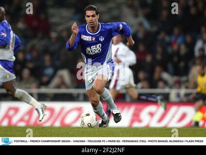 FOOTBALL - CHAMPIONNAT DE FRANCE 2003/04 - 14/02/2004 - TOULOUSE FC V PARIS SG - FERNANDAO (TOU) - PHOTO MANUEL BLONDAU / APPUYEZ SUR FLASH Banque D'Images