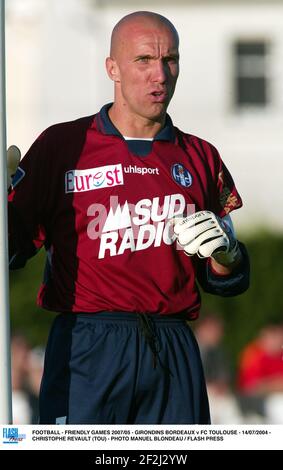 FOOTBALL - JEUX AMICAUX 2007/05 - GIRONDINS BORDEAUX / FC TOULOUSE - 14/07/2004 - CHRISTOPHE REVAULT (TOU) - PHOTO MANUEL BLONDAU / TOUCHE FLASH Banque D'Images