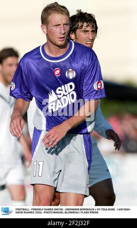 FOOTBALL - JEUX AMICAUX 2007/05 - GIRONDINS BORDEAUX / FC TOULOUSE - 14/07/2004 - DAVID SUAREZ (TOU) - PHOTO MANUEL BLONDAU / TOUCHE FLASH Banque D'Images