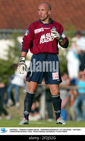 FOOTBALL - JEUX AMICAUX 2007/05 - GIRONDINS BORDEAUX / FC TOULOUSE - 14/07/2004 - CHRISTOPHE REVAULT (TOU) - PHOTO MANUEL BLONDAU / TOUCHE FLASH Banque D'Images