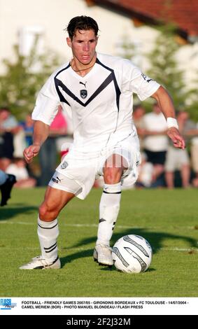 FOOTBALL - JEUX AMICAUX 2007/05 - GIRONDINS BORDEAUX / FC TOULOUSE - 14/07/2004 - CAMEL MERIEM (BOR) - PHOTO MANUEL BLONDAU / TOUCHE FLASH Banque D'Images