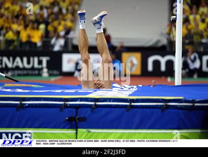 ATHLÉTISME - RENCONTRE GAZ DE FRANCE PARIS-ST DENIS 2005 - SAINT-DENIS (FRA) - 01/07/2004 - PHOTO: CATHERINE STEENKESTE / DPPI HOMMES - SAUT EN HAUTEUR - ILLUSTRATION Banque D'Images