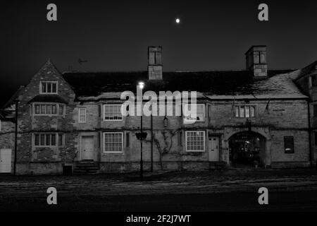 Neige au-dessus de l'hôtel Bell Inn, village de Stilton, Cambridgeshire, Angleterre, Royaume-Uni Banque D'Images