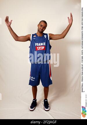 BASKET-BALL - ÉQUIPE FRANÇAISE - 17/07/2006 - PHOTO : CATHERINE STEENKESTE / FFBB / DPPI TONY PARKER (FRA) % Banque D'Images