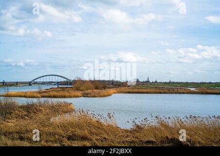 Vue sur la rivière Lek aux pays-Bas près de Culemborg, pays-Bas Banque D'Images