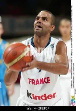 BASKETBALL - CHAMPIONNAT D'EUROPE 2009 - LE MANS (FRA) - QUALIFICATIONS - 17/09/208 - PHOTO : CATHERINE STEENKESTE / DPPI FRANCE V UKRAINE - TONY PARKER (FRA) Banque D'Images