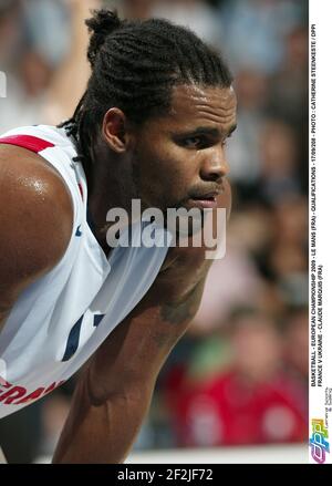 BASKETBALL - CHAMPIONNAT D'EUROPE 2009 - LE MANS (FRA) - QUALIFICATIONS - 17/09/208 - PHOTO : CATHERINE STEENKESTE / DPPI FRANCE V UKRAINE - CLAUDE MARQUIS (FRA) Banque D'Images