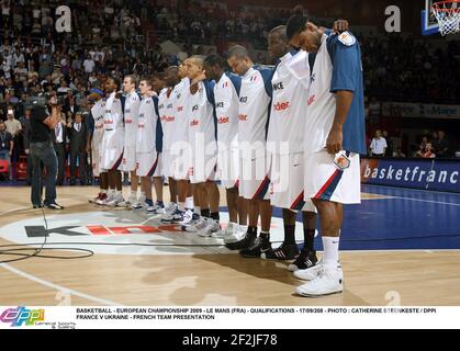 BASKETBALL - CHAMPIONNAT D'EUROPE 2009 - LE MANS (FRA) - QUALIFICATIONS - 17/09/208 - PHOTO : CATHERINE STEENKESTE / DPPI FRANCE V UKRAINE - PRÉSENTATION DE L'ÉQUIPE FRANÇAISE Banque D'Images