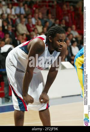 BASKETBALL - CHAMPIONNAT D'EUROPE 2009 - LE MANS (FRA) - QUALIFICATIONS - 17/09/208 - PHOTO : CATHERINE STEENKESTE / DPPI FRANCE V UKRAINE - RONNY TURIAF (FRA) Banque D'Images