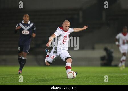 FOOTBALL - CHAMPIONNAT DE FRANCE 2012/2013 - L1 - GIRONDINS BORDEAUX V LILLE OSC - 19/10/2012 - PHOTO MANUEL BLONDAU / DPPI - FLORENT BALMONT Banque D'Images