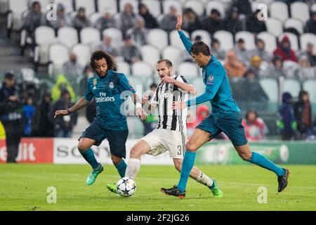 Giorgio Chiellini de Juventus et Marcelo, Raphael Varane du Real Madrid pendant la Ligue des champions de l'UEFA, quart de finale, match de football de la 1ère jambe entre Juventus et Real Madrid le 3 avril 2018 au stade Allianz à Turin, Italie - photo Morgese - Rossini / DPPI Banque D'Images