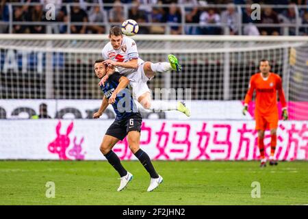 Stefan de Vrij, Andrea Belotti, de l'Inter Milan, en action pendant la série italienne UN match de football Inter Milan / Torino le 26 août 2018 au stade San Siro à Milan, Italie, photo Morgese - Rossini / DPPI Banque D'Images