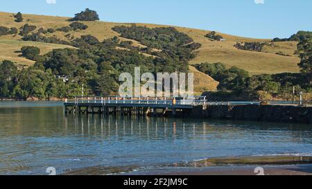 Jetée à Akaroa sur la péninsule de Banks sur l'île du Sud Nouvelle-Zélande Banque D'Images