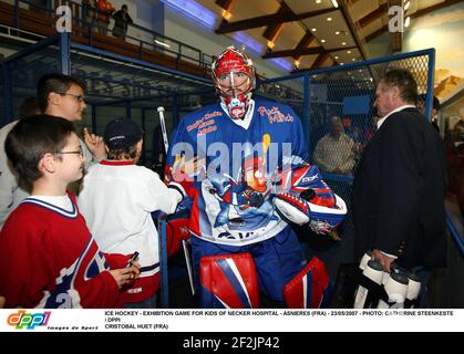 HOCKEY SUR GLACE - JEU D'EXPOSITION POUR LES ENFANTS DE L'HÔPITAL NECKER - ASNIERES (FRA) - 23/05/2007 - PHOTO: CATHERINE STEENKESTE / DPPI CRISTOBAL HUET (FRA) Banque D'Images