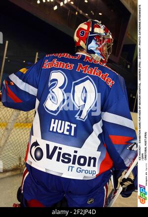 HOCKEY SUR GLACE - JEU D'EXPOSITION POUR LES ENFANTS DE L'HÔPITAL NECKER - ASNIERES (FRA) - 23/05/2007 - PHOTO: CATHERINE STEENKESTE / DPPI CRISTOBAL HUET (FRA) Banque D'Images